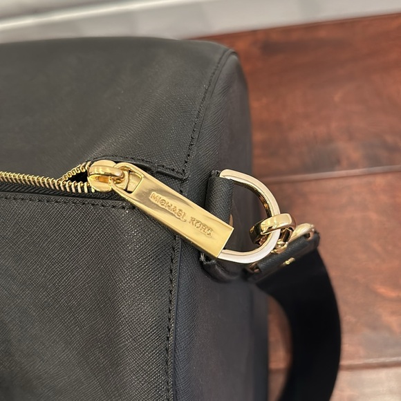 Micheal Kors black leather duffle bag - Picture 7 of 10